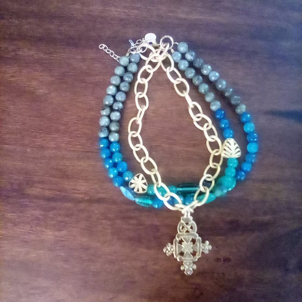 Susan Shaw multi -turquoise color Beaded Pendant Necklace.